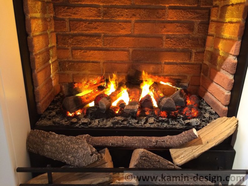 Elektrokamineinsatz StHz mit zuschaltbarer Heizung und glimmender Holzglut